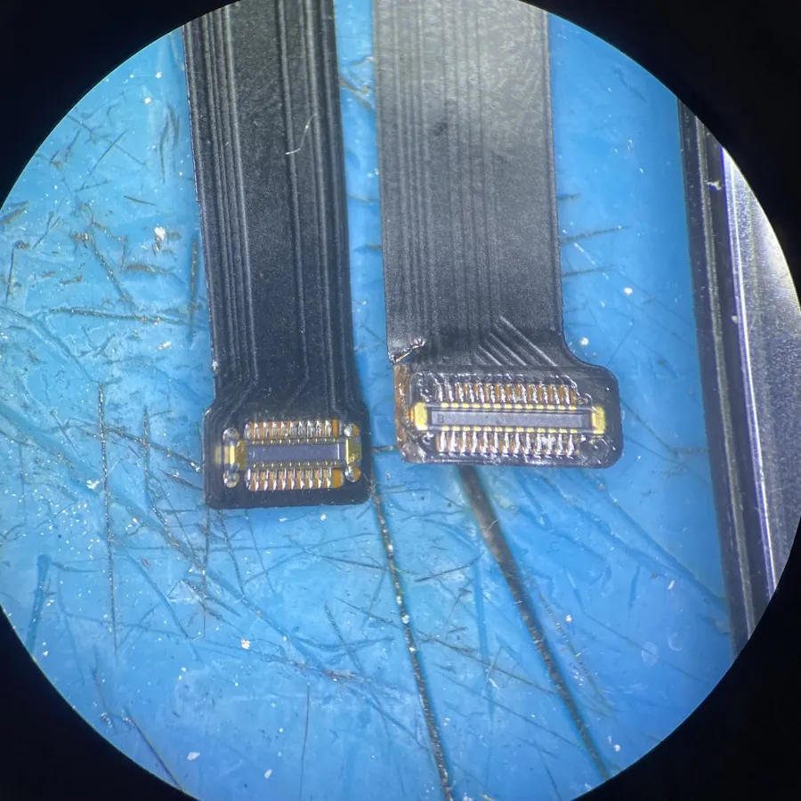 Flex de conexión de un módulo visto por microscopio