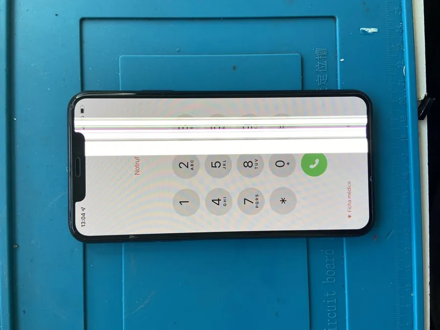 iPhone con la pantalla rota